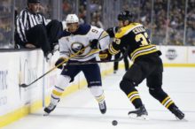 367116_evander kane 9 zdeno chara 676x448.jpg