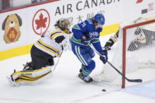 367819_bruins_canucks_hockey_97530 7a211ec23f50498ebd0b30f40859659b 676x448.jpg