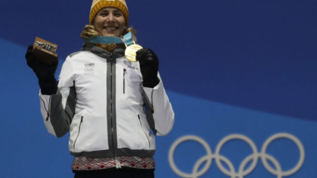 367840_pyeongchang_olympics_medals_ceremony_biathlon_82051 50b6ef4ec568429590c5b4e73daff03f 676x482.jpg