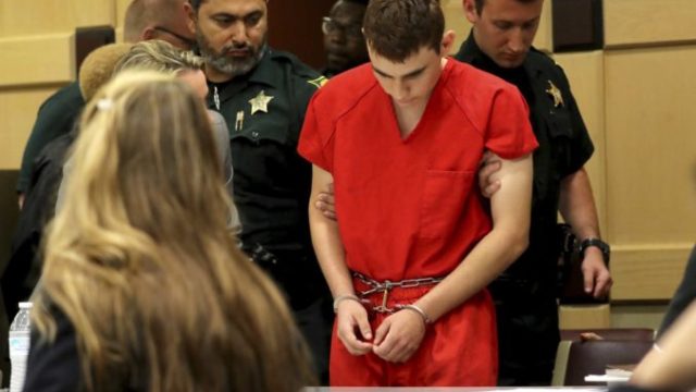 368039_aptopix_school_shooting florida_84939 dbfbb194bc0c4852839130b69ee2a85d 676x523.jpg