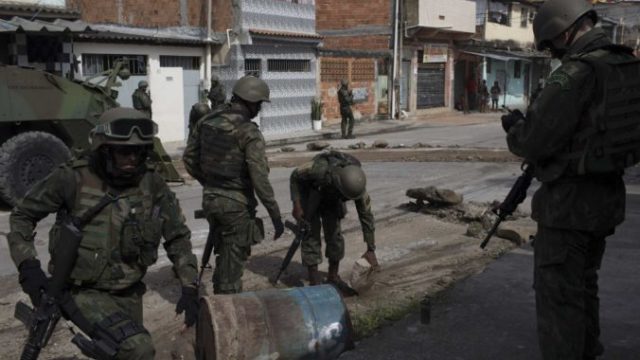 368188_brazil_rio_intervention_54116 e7d2bb4f358e403692300dbfa5e58180 676x451.jpg