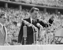 368213_obit_billy_graham_17620 8c00fb27717e4dc58be6157e0e518550 676x540.jpg