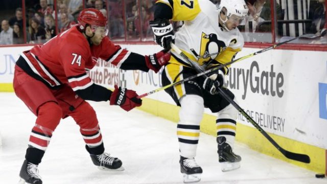 368433_jaccob slavin 74 sidney crosby 676x438.jpg