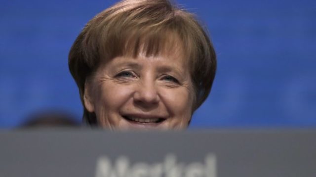 368638_angela merkelova 676x459.jpg