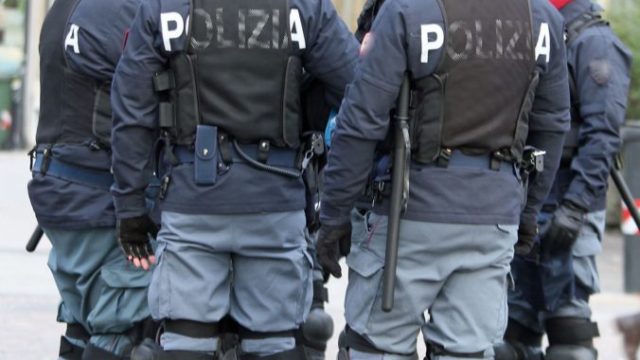 368910_policia taliansko 676x420.jpg