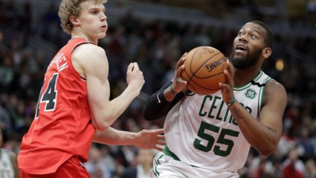 369209_greg monroe 55 lauri markkanen 676x484.jpg