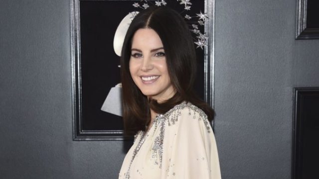 369409_lana del rey 676x441.jpg