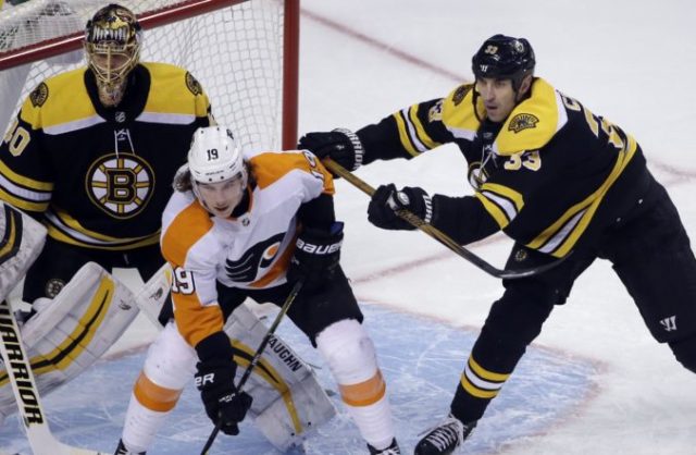 369509_zdeno chara nolan patrick 19 tuukka rask 676x442.jpg