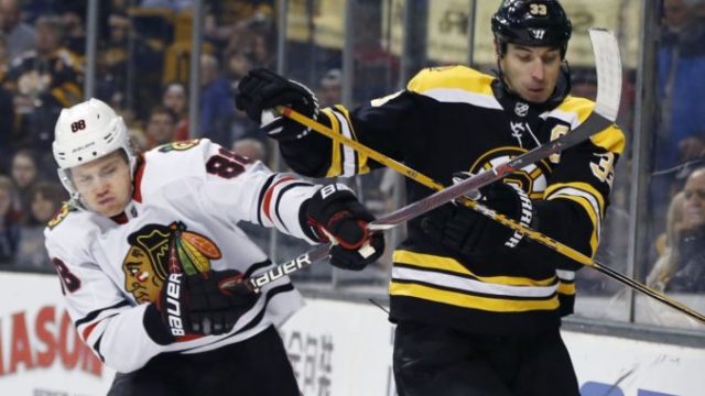 369670_black_hawks_bruins_hockey_05938 e1038eded04244d587cc91656a3d62c5 676x420.jpg