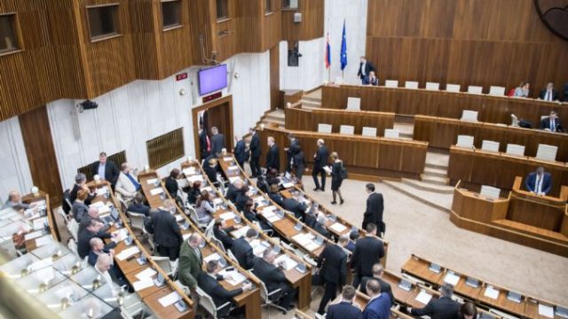 369879_sloboda a solidarita 676x451.jpg