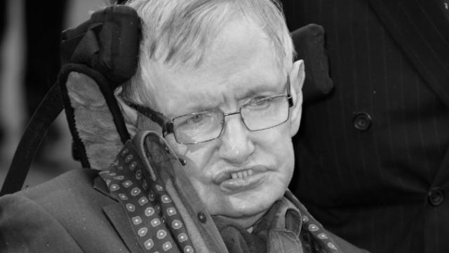 369914_stephen hawking 676x496.jpg