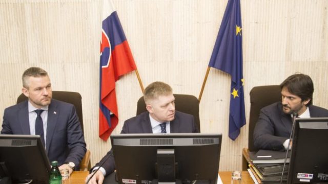 369945_peter pellegrini robert kalinak robert fico 676x439.jpg