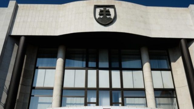 369989_parlament 676x327.jpg