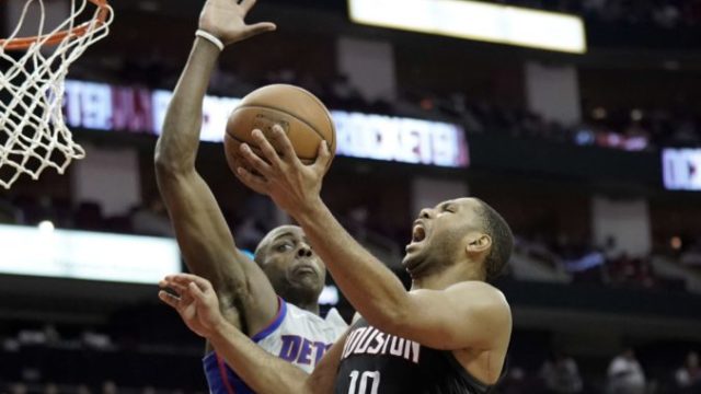 370693_anthony tolliver eric gordon 676x479.jpg