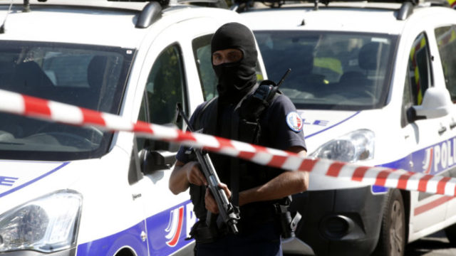 370737_france_police_operation_06057 a6ed3fecbe534575b57d04d5c30b6656 676x451.jpg