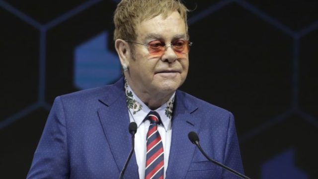 370903_elton john 676x478.jpg