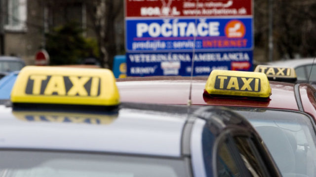 371022_taxi_2 676x451.jpg