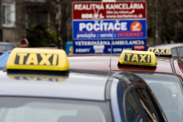 371022_taxi_2 676x451.jpg