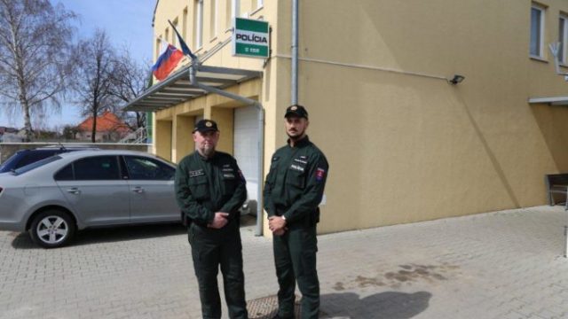 371533_policia 676x451.jpg
