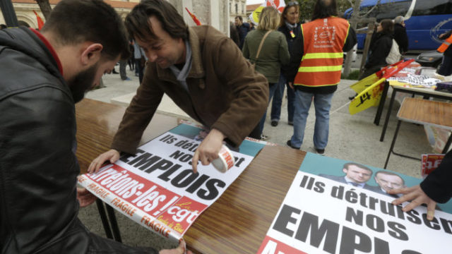 371546_protesty vo francuzsku 676x451.jpg