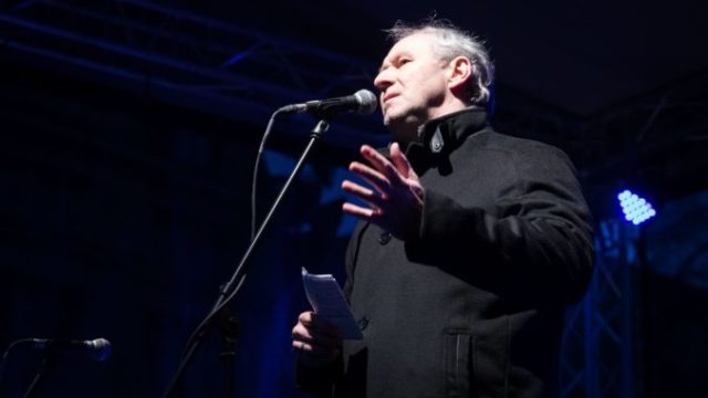 371733_robert bezak 676x451.jpg
