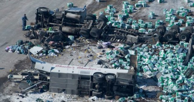 371858_canada_hockey_bus_crash_88175 d3891ed19929496a9a80c6a7636779e8 676x358.jpg