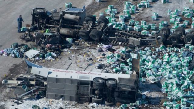 371858_canada_hockey_bus_crash_88175 d3891ed19929496a9a80c6a7636779e8 676x358.jpg