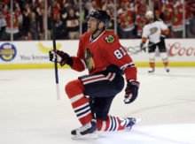 372085_ducks_blackhawks_hockey f33a0529606447339c34413d824a643e 676x501.jpeg