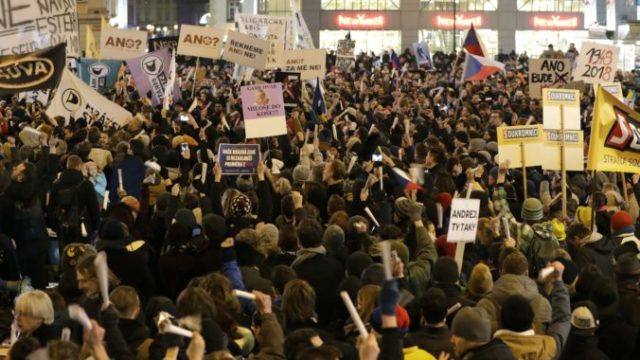 372093_protest praha 676x413.jpg