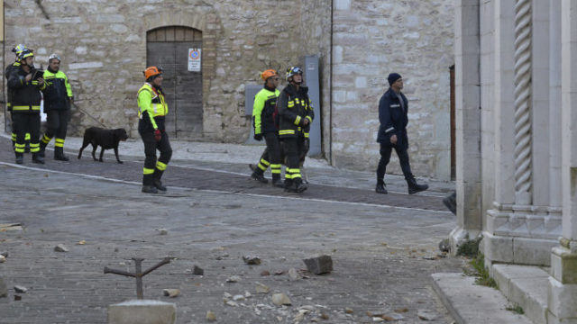372105_aptopix_italy_quake 6251796d5e34498fa5ca8ddf3bde03eb 676x444.jpeg