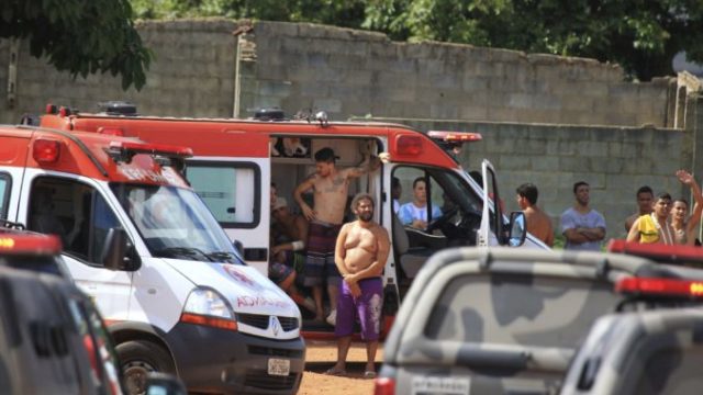 372209_brazil_prison_riot_30742 c01f9fde2a144c90a6e2303b9bbfda70 676x451.jpg