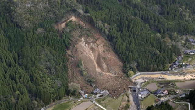372215_japan_landslide_88981 39ab4463dac54e11ab020a7c2d172767 676x451.jpg