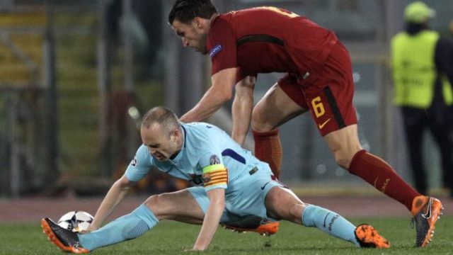 372274_andres iniesta kevin strootman 676x451.jpg
