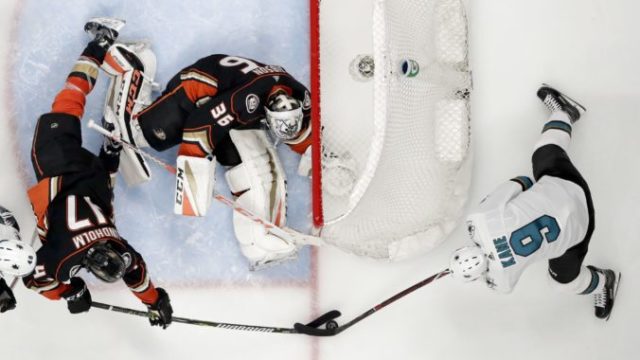 372418_ryan kesler evander kane john gibson 676x387.jpg