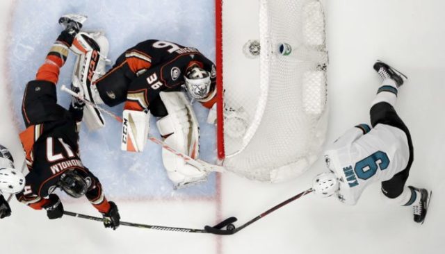 372418_ryan kesler evander kane john gibson 676x387.jpg