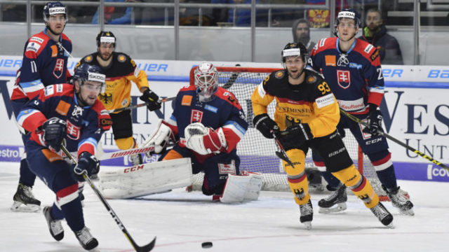 372594_germany_hockey_97562 55159c16fa144dfdbf6952a4a2b9d300 676x431.jpg