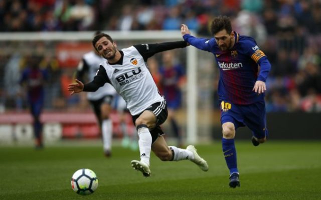 372599_jose luis gaya lionel messi 676x422.jpg