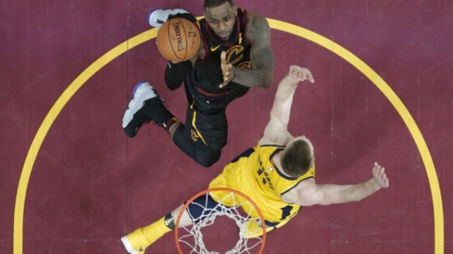 372666_lebron james domantas sabonis 676x448.jpg