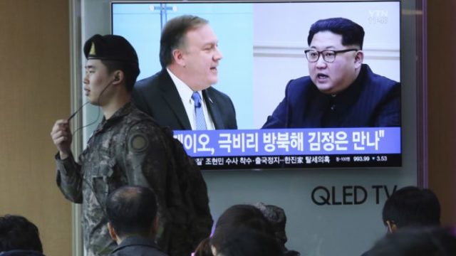 372885_mike pompeo kim a ong un 676x441.jpg