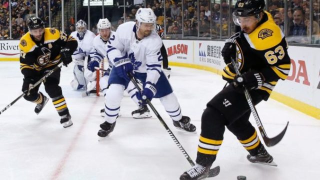 373215_maple_leafs_bruins_hockey_04906 4440e2de92684656abb95f75fe788757 676x446.jpg