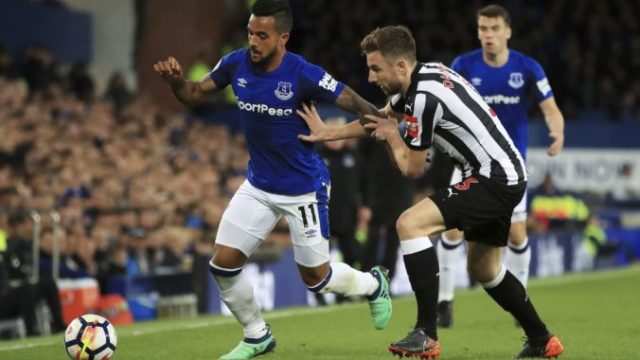 373416_theo walcott paul dummett 676x447.jpg