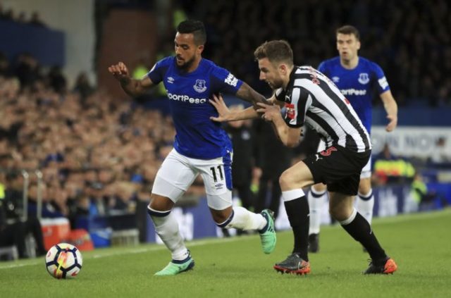 373416_theo walcott paul dummett 676x447.jpg