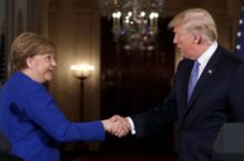 373852_trump_body_language _photo_gallery_74278 990bfa504ef64ce0afb05111c7470e1e 676x447.jpg