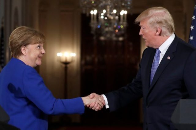 373852_trump_body_language _photo_gallery_74278 990bfa504ef64ce0afb05111c7470e1e 676x447.jpg