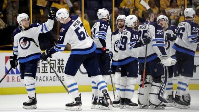 373856_jets_predators_hockey_37316 c1dc3615655845e4a506ffa94c299b04 676x408.jpg