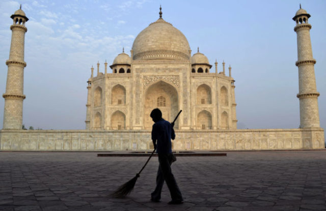 374155_tadz mahal 676x438.jpg