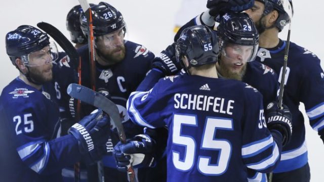 374366_predators_jets_hockey_14120 c68a8fbe09784000bb9111e6545b478e 676x451.jpg