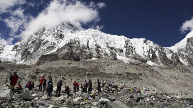 375475_nepal_everest_76441 b0f26a636973424f9a4d5ea530361887 1 676x451.jpg