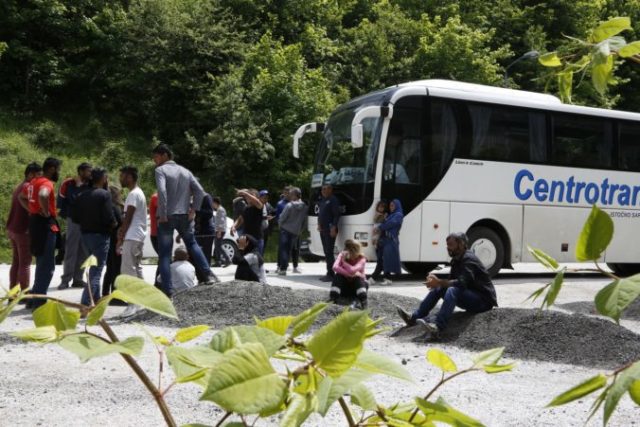 375694_bosnia_balkans_migrants_22025 b9664a49637b4af0afd6506452603348 676x451.jpg