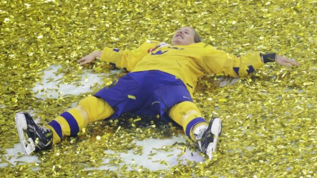 375897_hampus lindholm 676x409.jpg